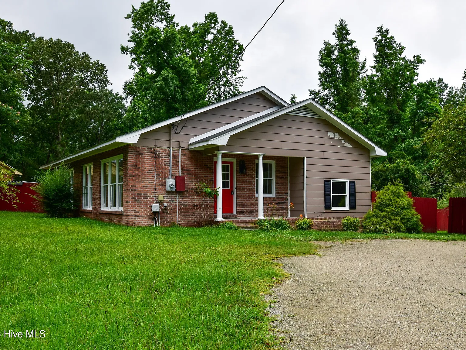 3 bed, 1.0 bath, $1,550 — Photo 1