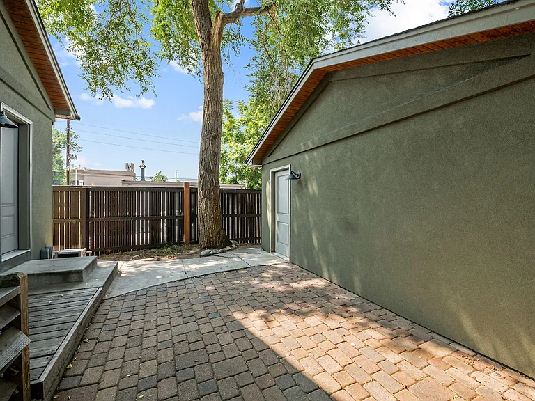 1275 S Clayton St — Photo 38