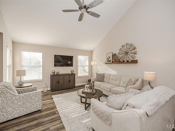 2nd image of 634 Sandy Summit Dr