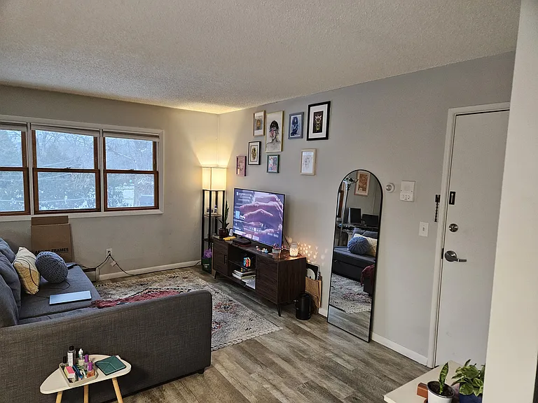 322 2nd St NE #203 — Photo 7