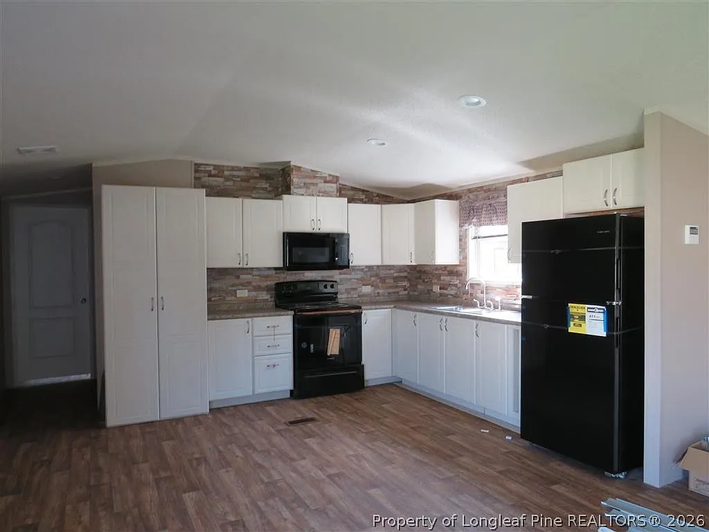 3 bed, 2.0 bath, 1025 sqft, $1,000 — Photo 4