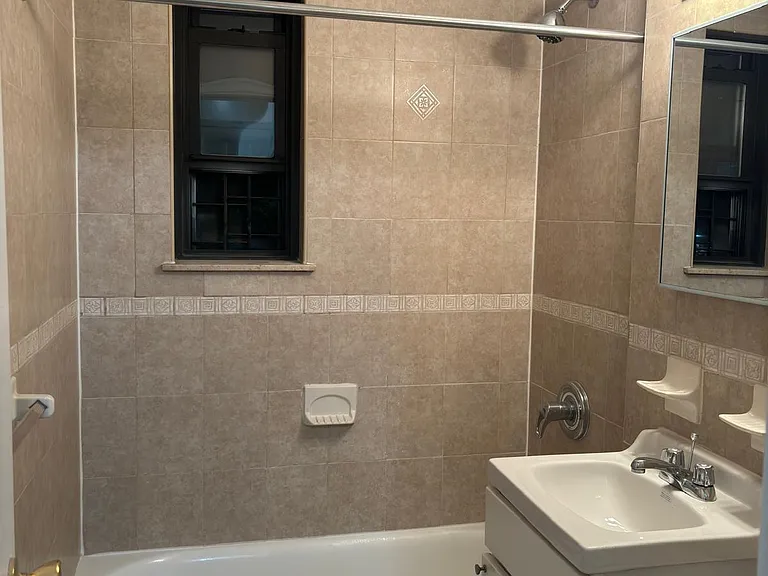 20-72 27th St #1B — Photo 5