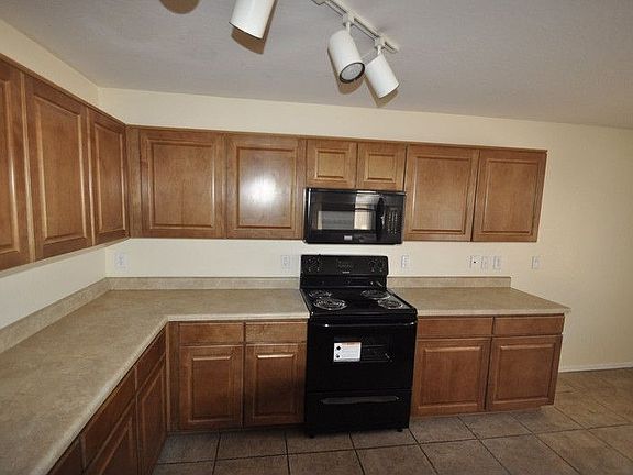 4th image of 31895 N Cheyenne Cir