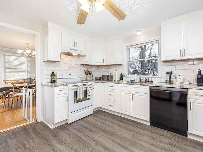 31 Stoddard Ave — Photo 9
