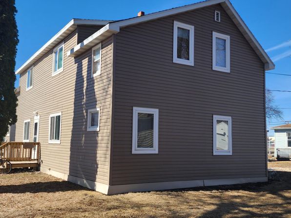 126 3rd Ave S, Wahpeton, ND 58075