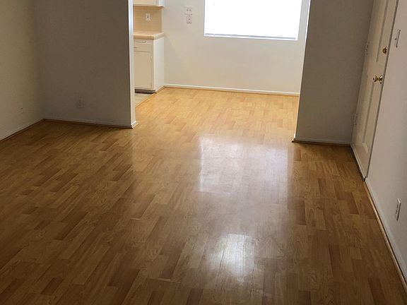 3rd image of 1672 Federal Ave APT 4