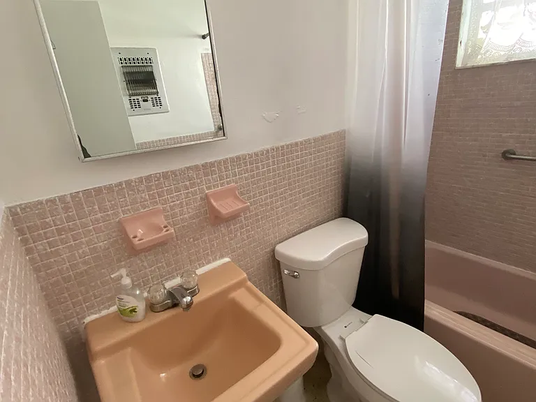 622 NE 4th St #4 — Photo 11