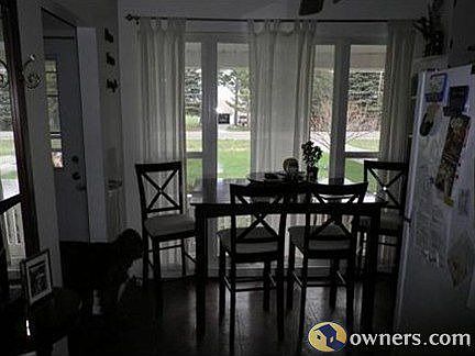 "dining" portion of kitchen/dining combo