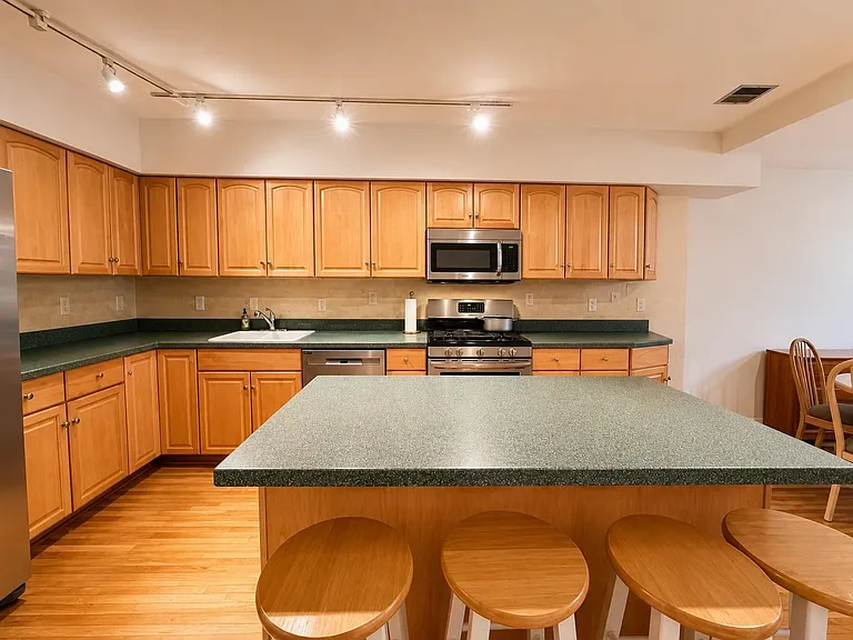 508 1st St #2E — Photo 5