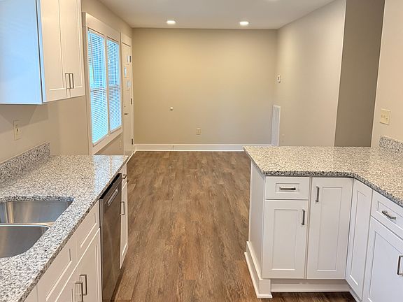 5th image of 2416 Woodberry Dr #B