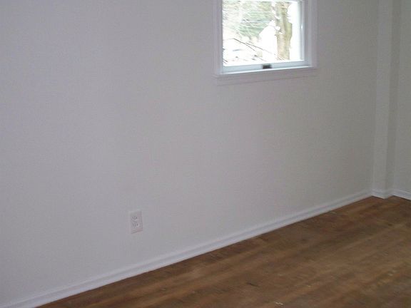 4th image of 3 Oxford Ln