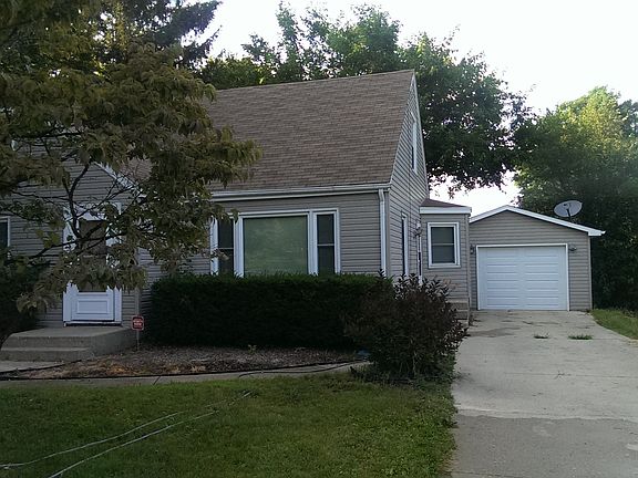 1 car garage with fit 3 cars in drive way