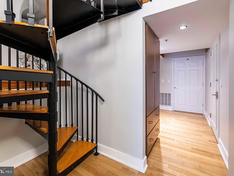 2200 Arch St #28-506-507 — Photo 25