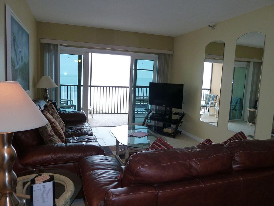 Leather furniture in the living room with 42" flat screen Samsung TV