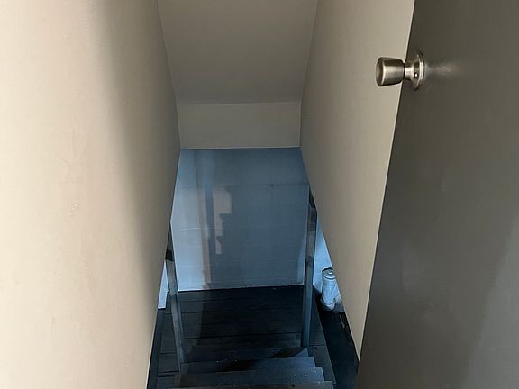 2nd image of 910 Morgan Ave SW