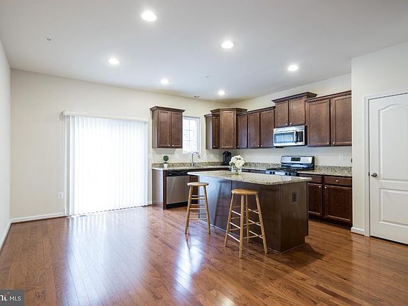 3rd image of 505 Kinglets Roost Ln