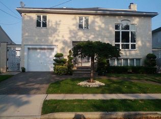 325 Mayfair Dr N, Brooklyn, NY
