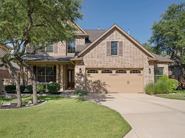 8620 Alophia Dr — Photo 1