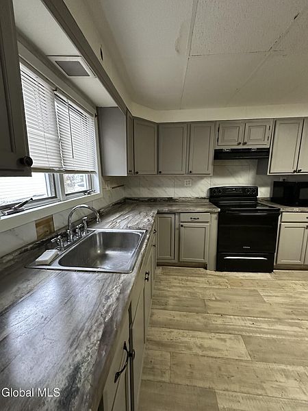 3rd image of 818 Cutler Street