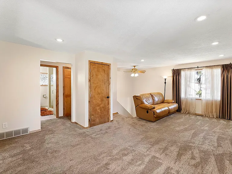 3208 E 14th Ave — Photo 6