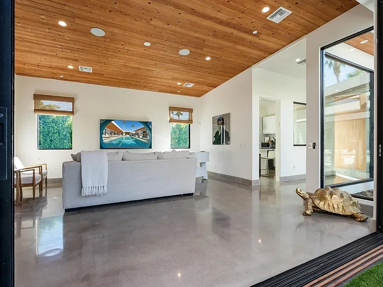 524 E Miraleste Ct — Photo 31