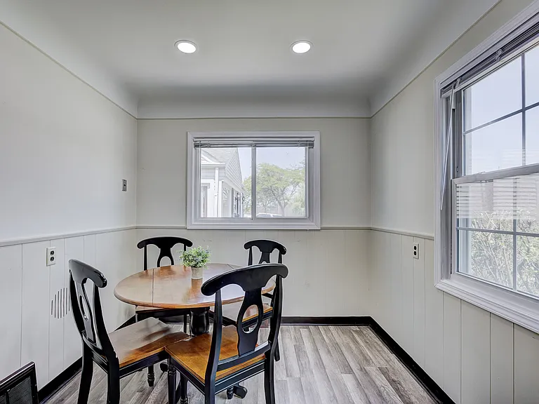 524 S Stephenson Hwy — Photo 9