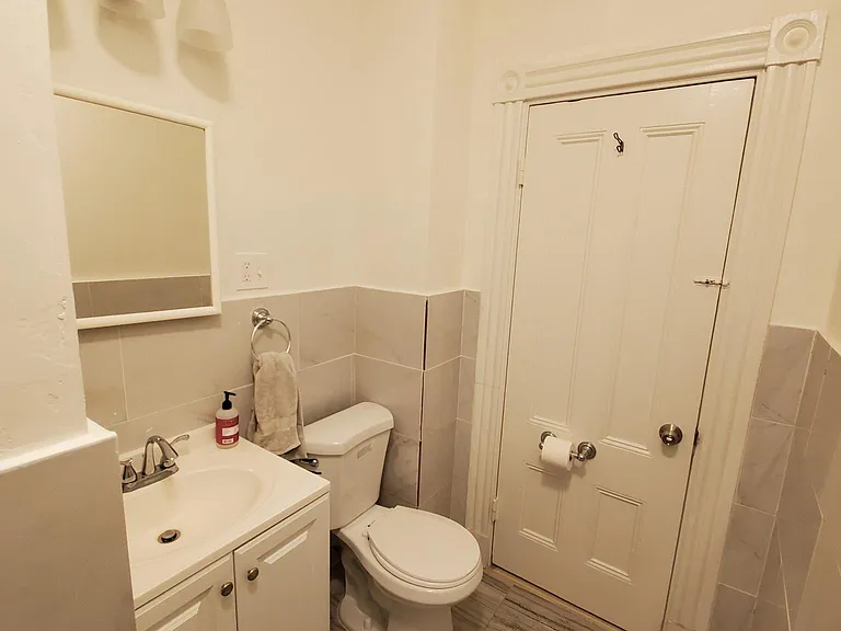 72 Draper St #2.4 — Photo 13