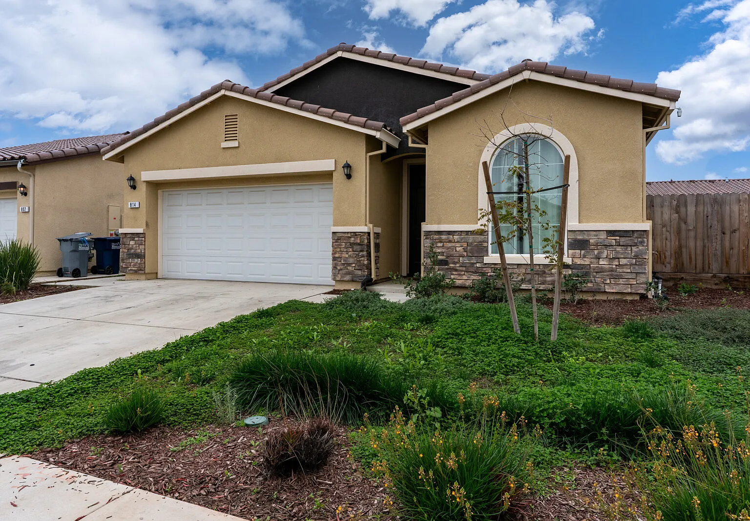 3 bed, 2.0 bath, 1620 sqft, $2,100 — Photo 1