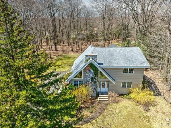 323 Sidney Ave, Pocono Summit, PA 18346
