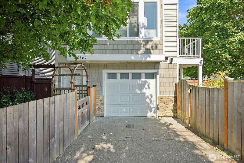 2nd image of 6800 Oswego Place NE