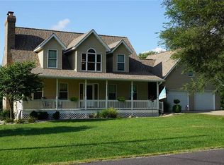 104 Bauer Ln, Maryville, IL