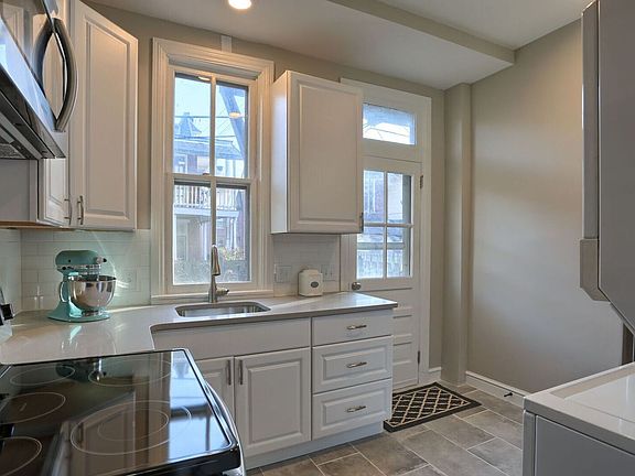 3rd image of 1715 Penn St #1