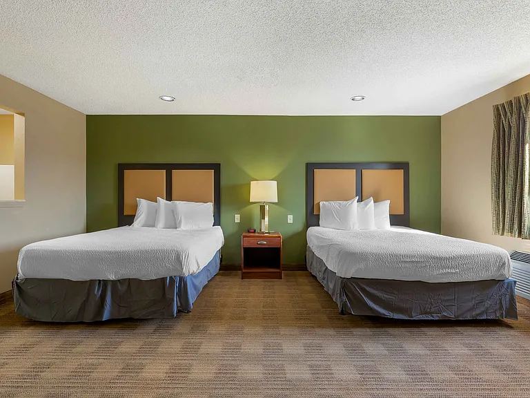 Deluxe Studio - 2 Queen Beds