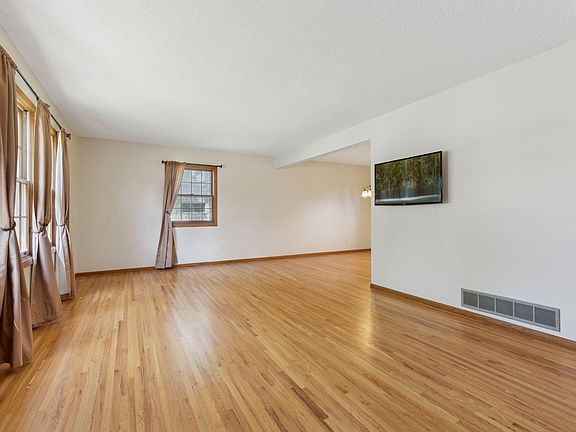 4th image of 1797 Skillman Ave W