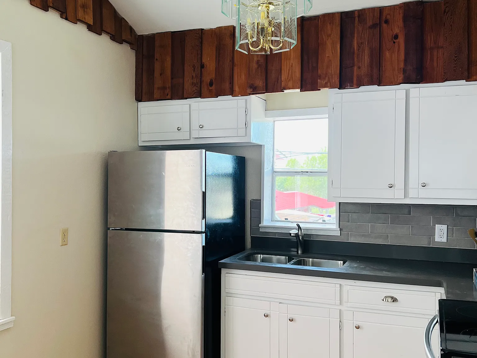 1005 E Adams Ave — Photo 4