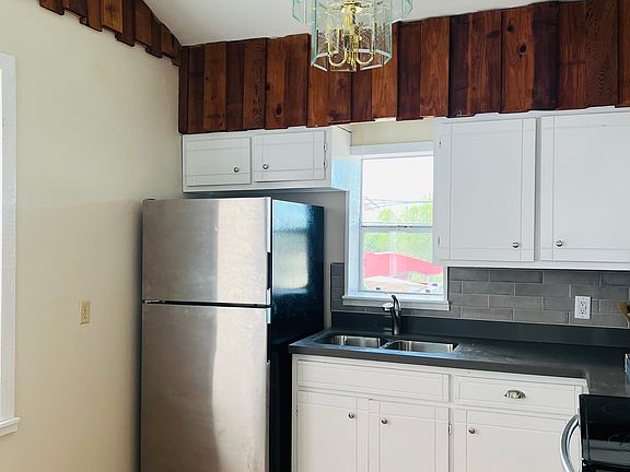 4th image of 1005 E Adams Ave #2