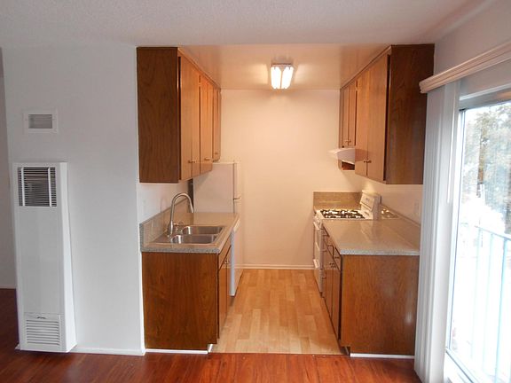 213 KITCHEN