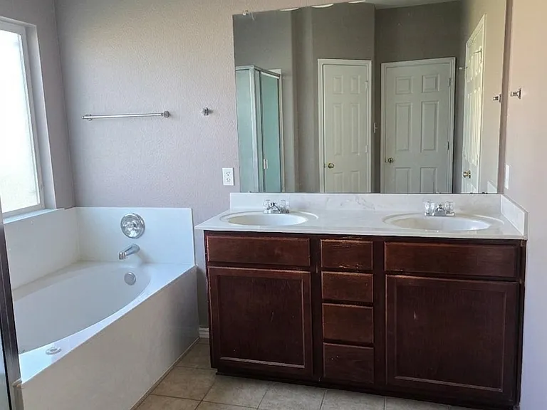 2104 Vernice Dr — Photo 11