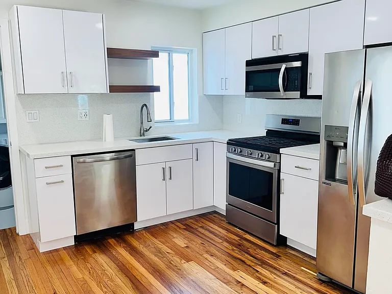 2425 Pierce St — Photo 5
