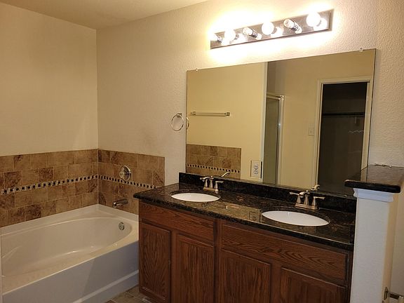 5th image of 911 Silver Sage Dr #1