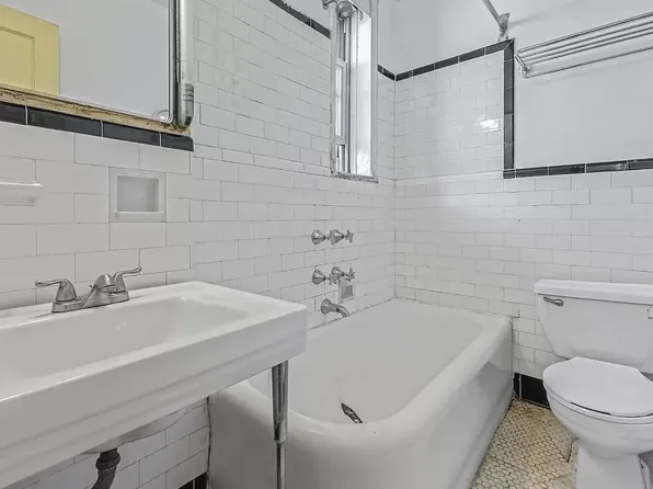 43-10 48th Avenue image 11 of 12