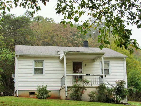 3 Pine Hill Ln, Norwood, VA 24581