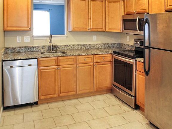 3rd image of 440 Thistle Pl