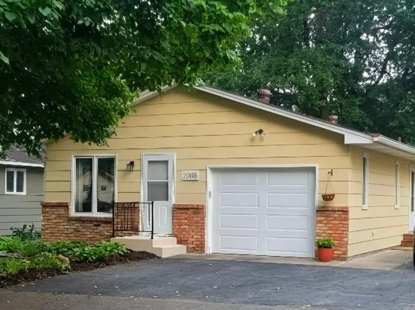 2705 Larch Ln N, Plymouth, MN 55441