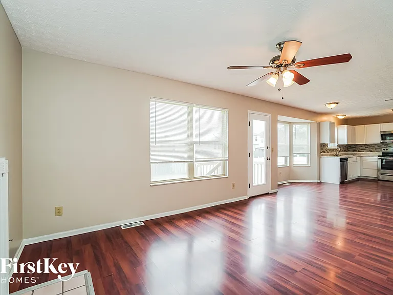 2926 Fenwood Dr — Photo 4