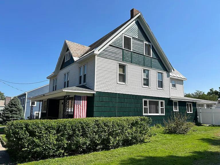 17 Newman Ave — Photo 3