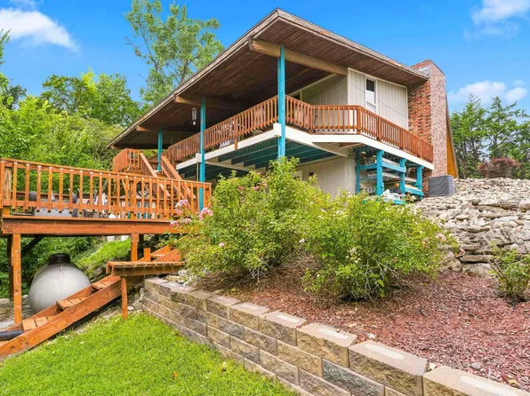 3209 Driftwood Dr, Manhattan, KS 66503
