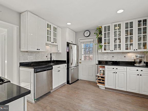5th image of 6633 Tucker Ave