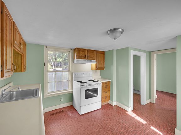 4th image of 3 Fullam Hill Rd