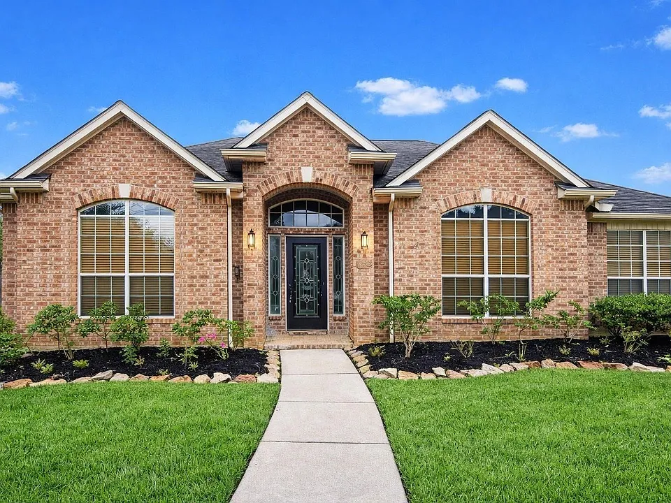 16807 Laguna Springs Dr
